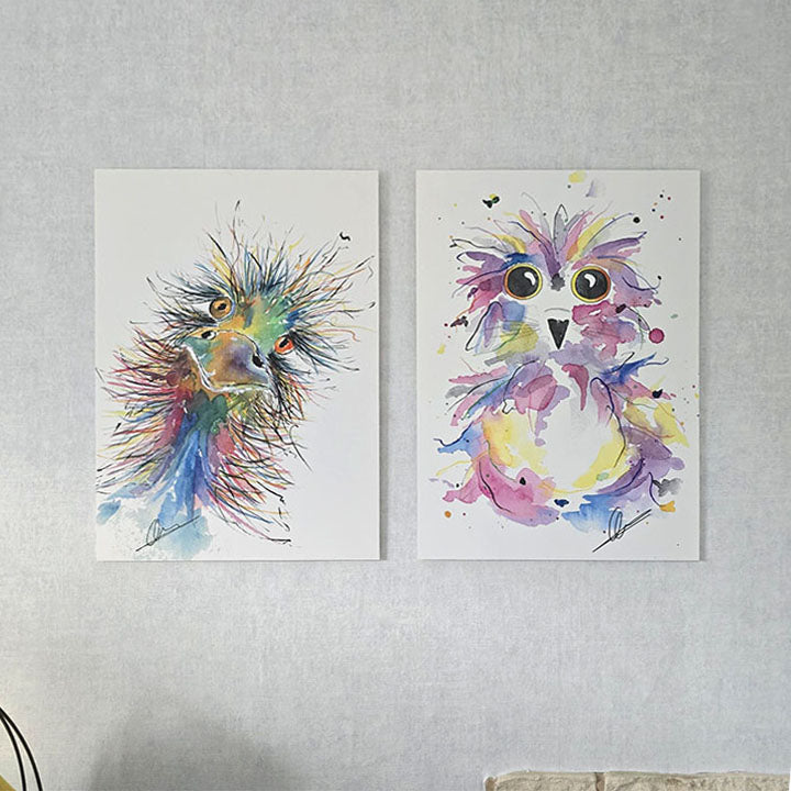 Print op forex aan de muur van struisvogel en uilskuiken
