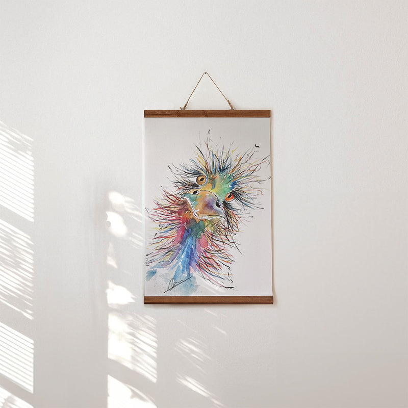 Poster met struisvogel hangt aan de muur